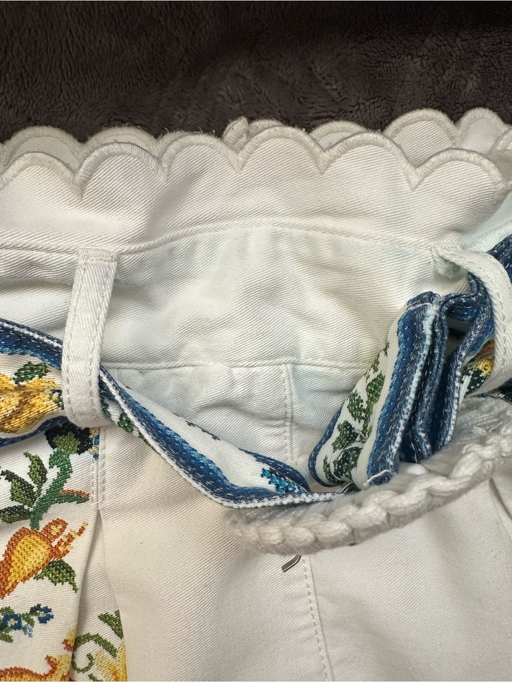 FARM Rio Emily Floral Tapestry Belted Shorts Size 25 - Picture 14 of 15